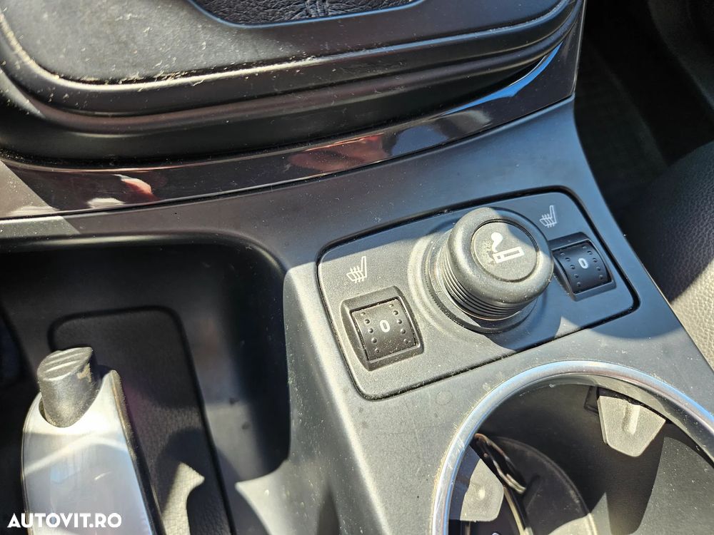 Ford Kuga 2.0 TDCi Powershift 4WD Titanium - 22
