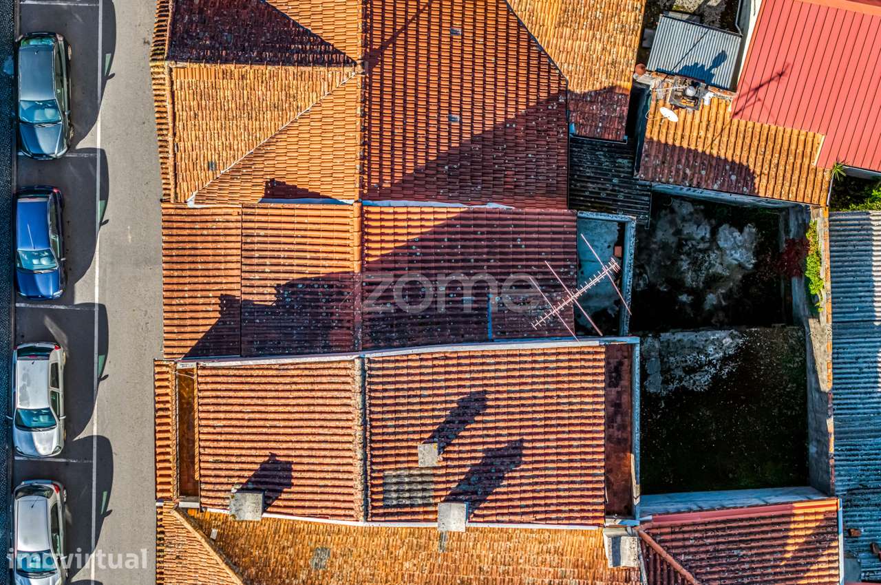 Moradia T4 + Terraço no centro Histórico da Vila de Arganil - Grande imagem: 4/14