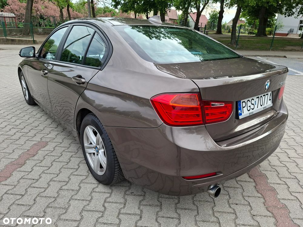 BMW Seria 3 320i - 10