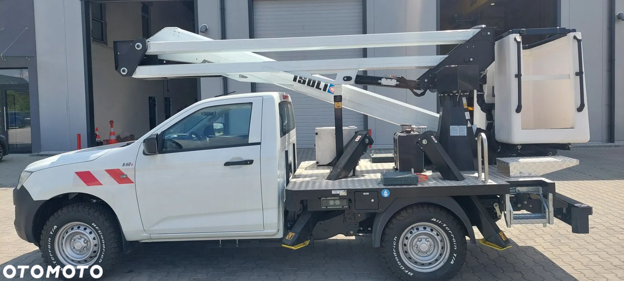 Isuzu DMAX - 1