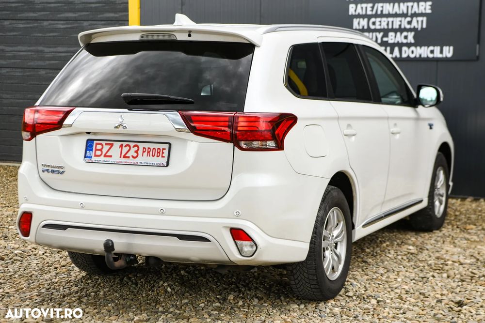 Mitsubishi Outlander 2.4 4WD - 18
