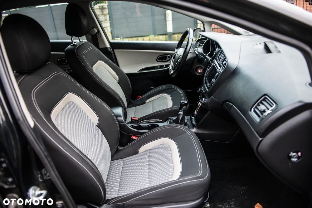 Kia Ceed 1.6 GDI Dream-Team Edition - 26