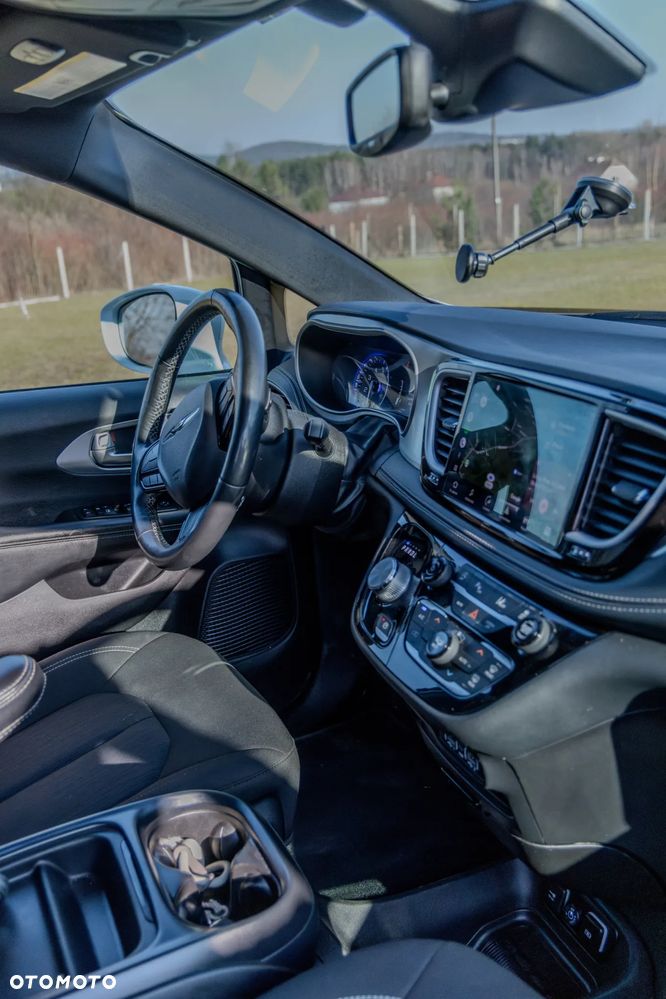 Chrysler Pacifica - 24