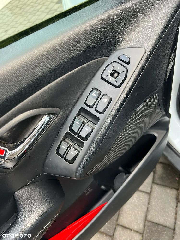 Hyundai ix35 2.0 CRDi 4WD Automatik Premium - 16