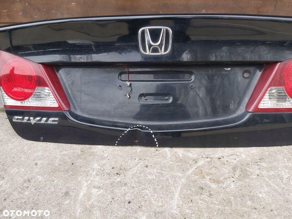 Honda Civic VIII 8 sedan klapa tył bagażnika lampa tylna B92P SEDAN - 3