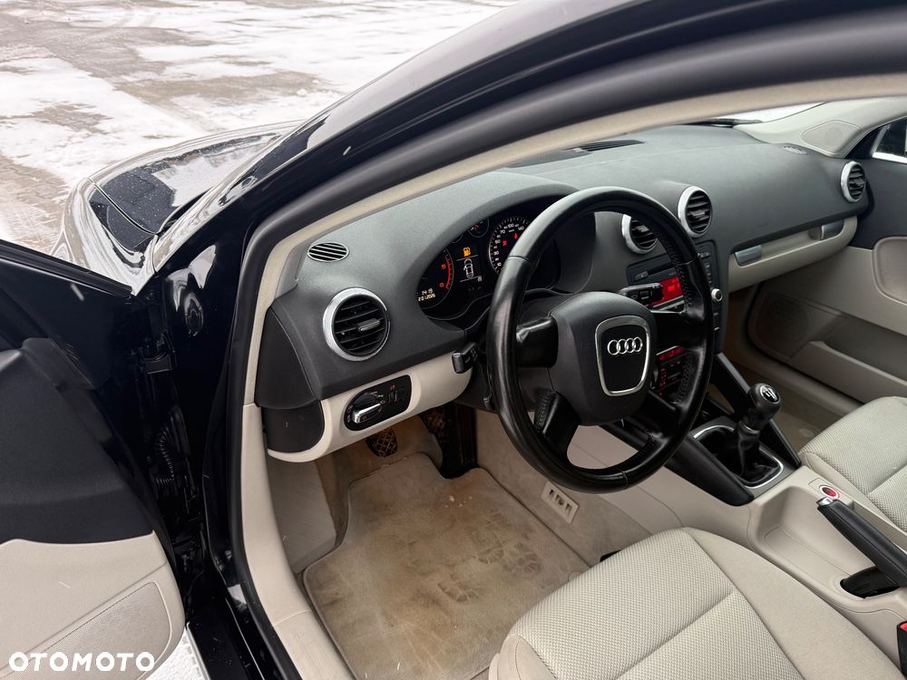 Audi A3 Sportback 1.6 TDI DPF S line Sportpaket - 20