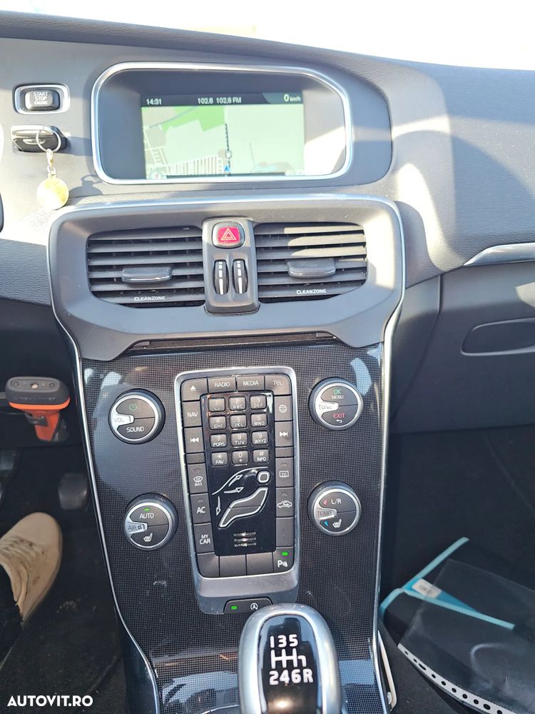 Volvo V40 T2 Momentum - 21