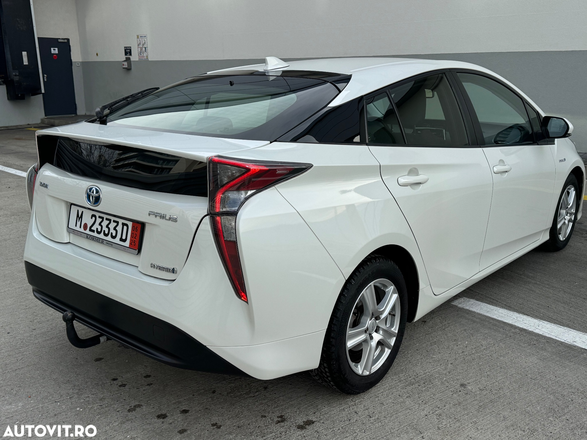 Toyota Prius (Hybrid) Life - 4