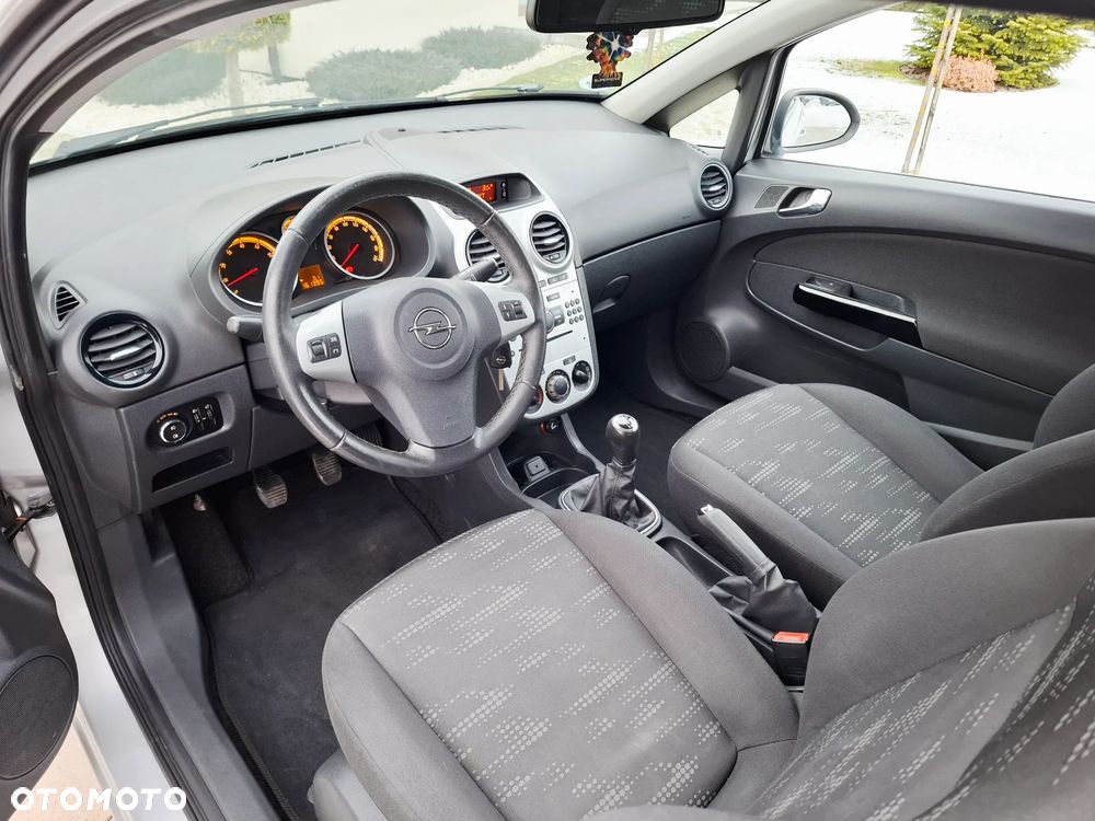 Opel Corsa 1.4 16V Satellite - 32