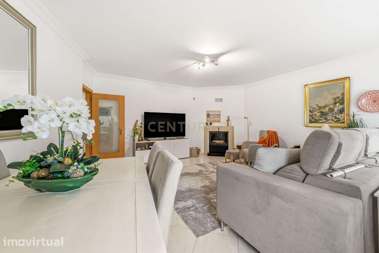 Apartamento T3 com excelente área em Santo António da Charneca – Barre - Grande imagem: 2/27