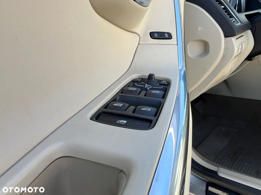 Volvo XC 60 D3 Geartronic Momentum - 25