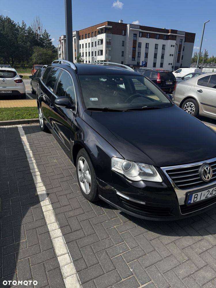 Volkswagen Passat - 1