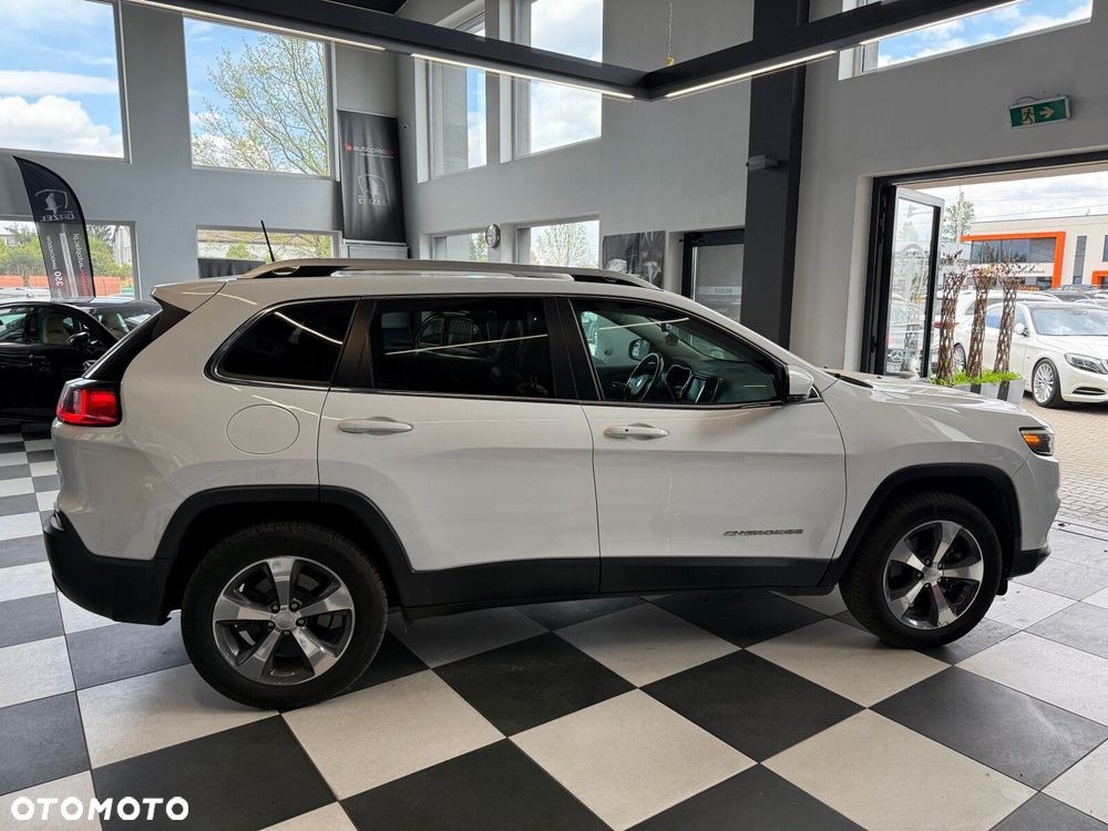 Jeep Cherokee - 4