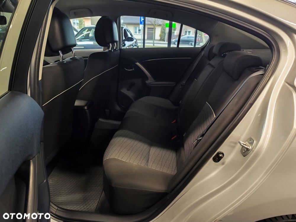 Toyota Avensis 1.8 Sol - 8