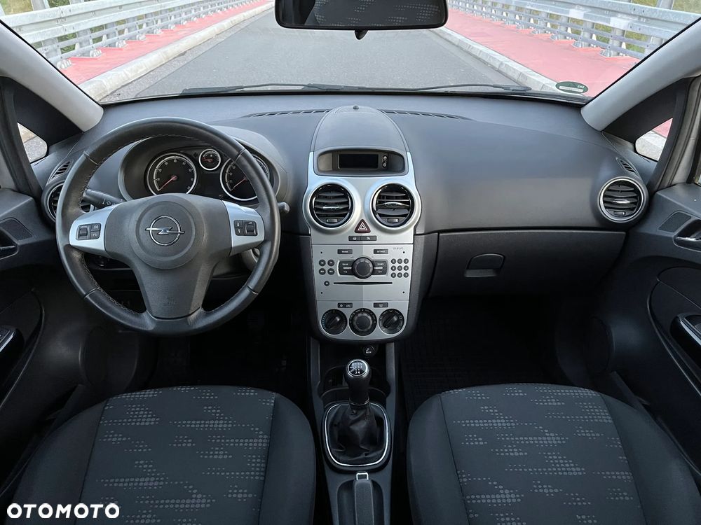 Opel Corsa 1.2 16V Cosmo - 11