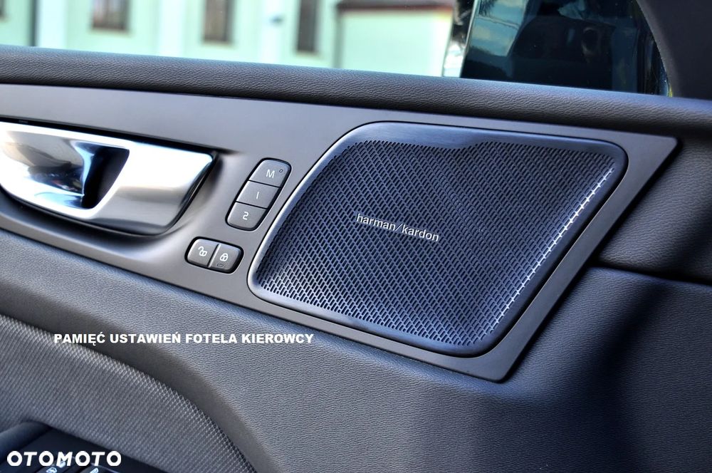 Volvo XC 60 B4 D AWD Plus Dark - 29