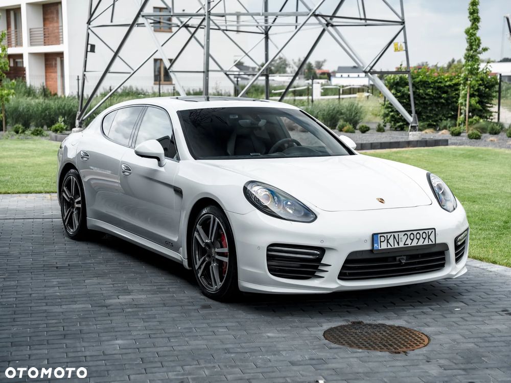 Porsche Panamera GTS PDK - 30