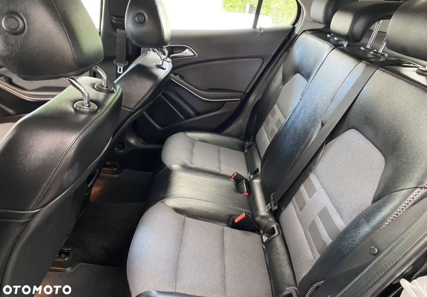 Mercedes-Benz GLA - 10