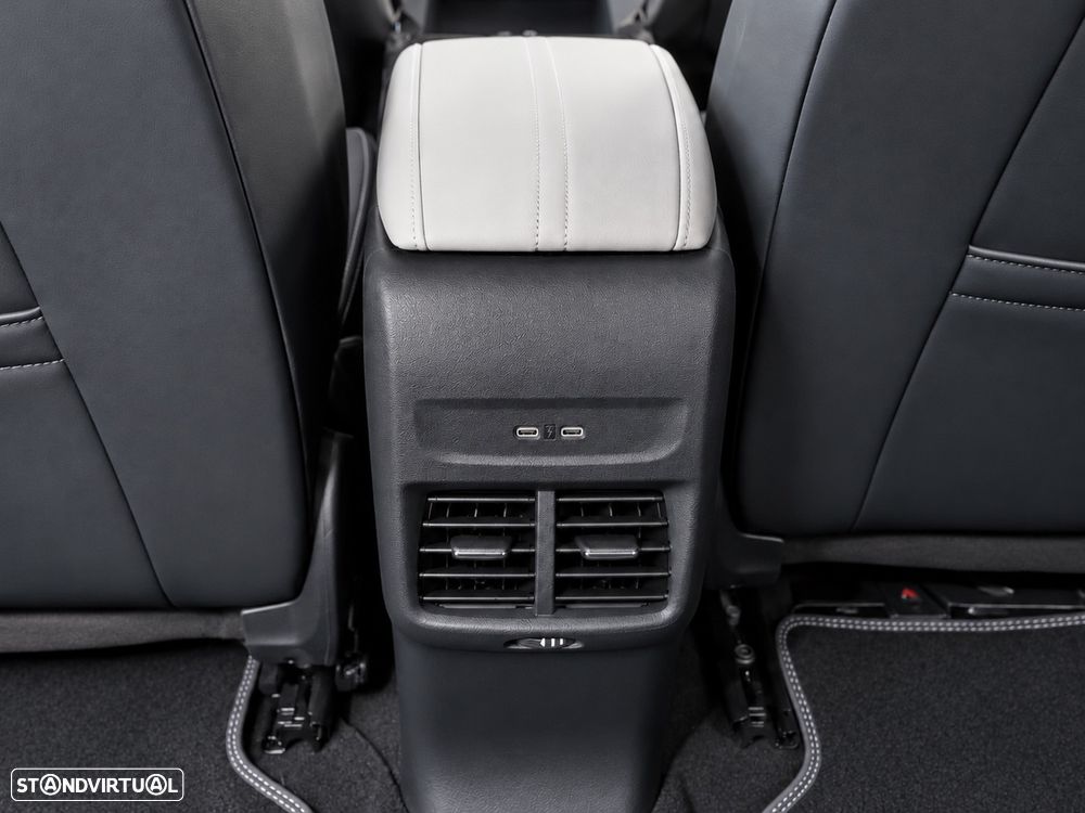Ford Explorer 79 kWh Premium — fotografia 36