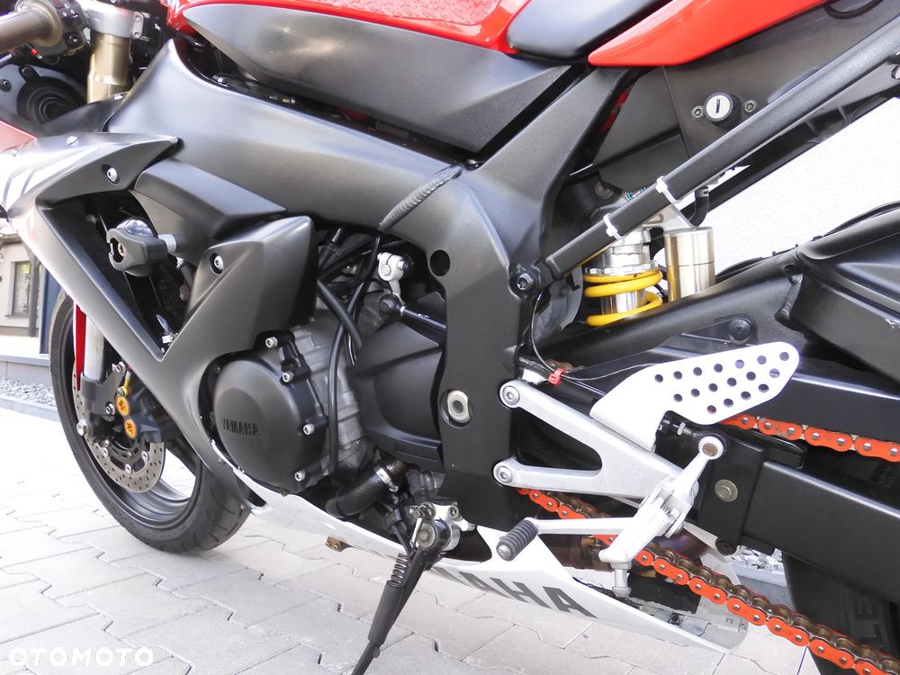 Yamaha R1 - 34