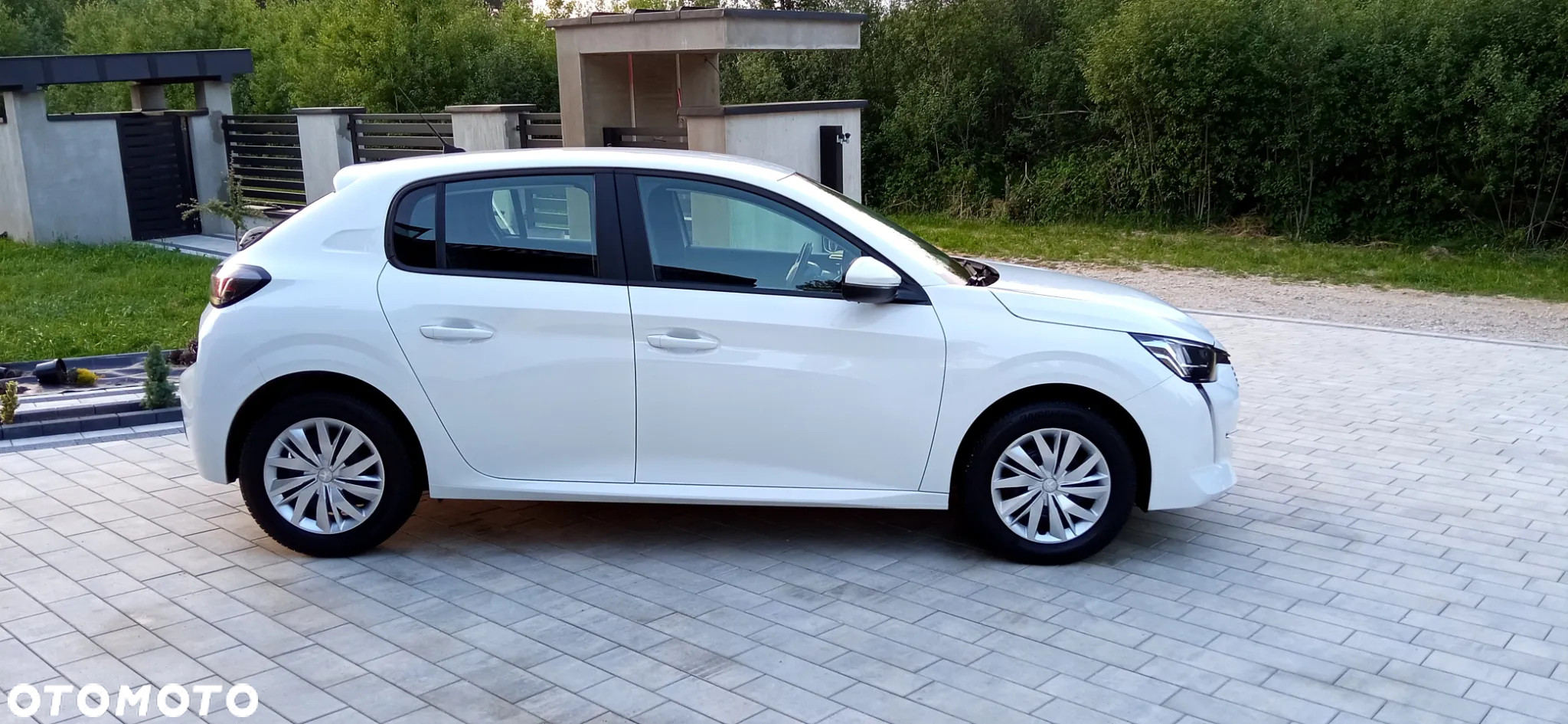 Peugeot 208 - 11