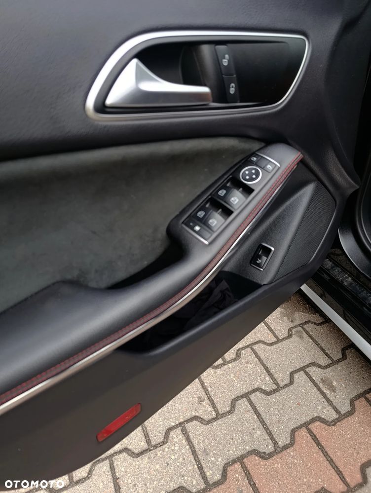 Mercedes-Benz CLA AMG 45 4Matic 7G-DCT - 16
