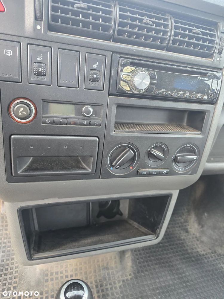 Volkswagen Caravelle Basis / CL - 5