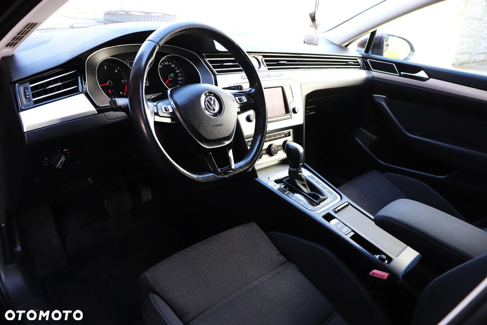 Volkswagen Passat 2.0 TDI SCR DSG Comfortline - 18