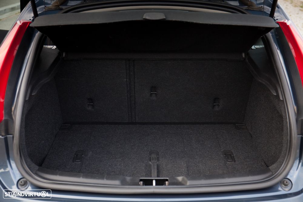 Volvo V40 2.0 D3 Momentum - 36