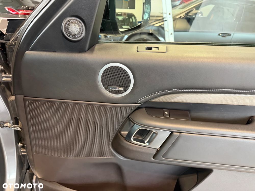 Land Rover Discovery 3.0 Td6 SkyView Edition - 29