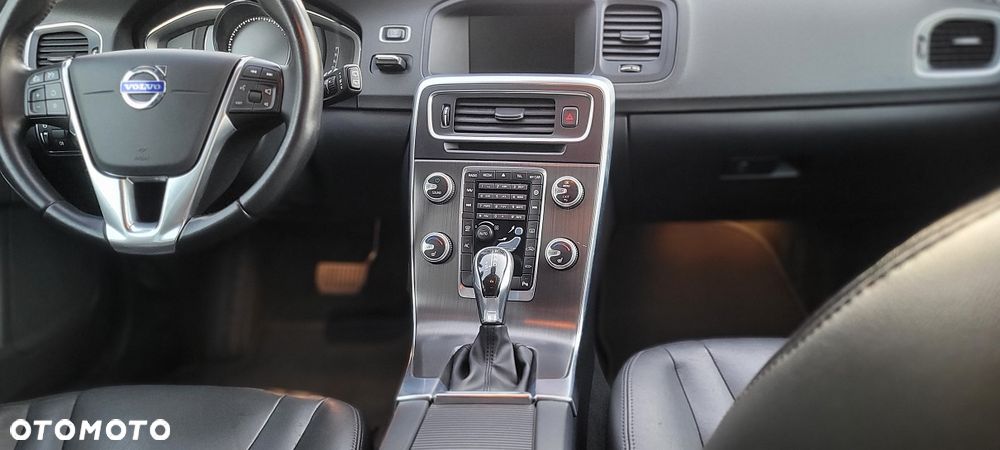 Volvo V60 Cross Country - 12