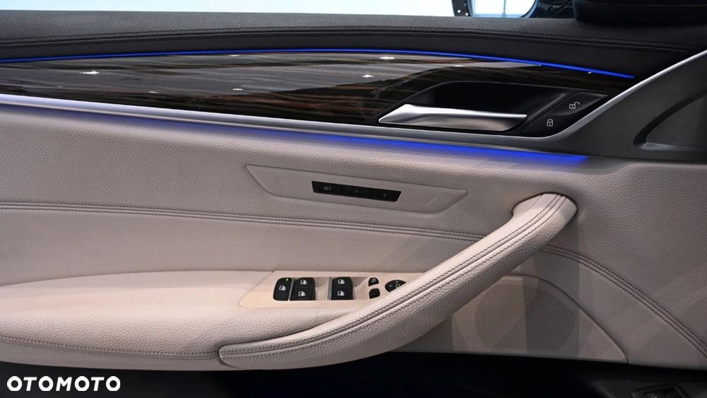 BMW Seria 5 520d Luxury Line - 12