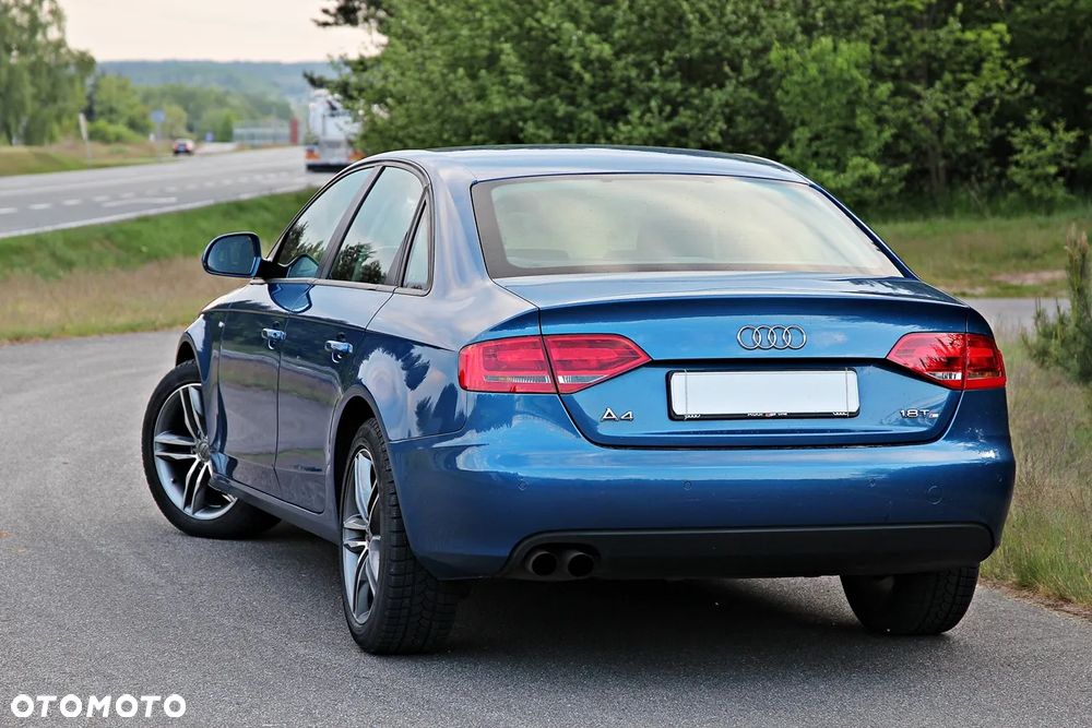 Audi A4 Limousine - 11