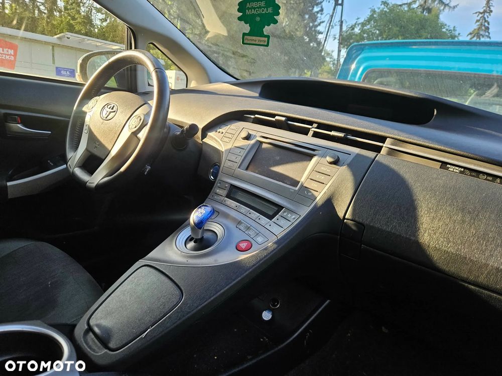 Toyota Prius (Hybrid) Executive - 3