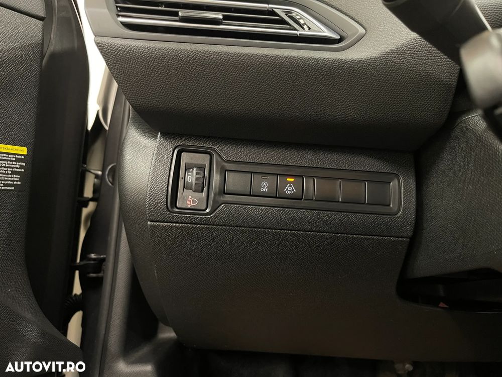 Peugeot 308 BlueHDi 130 EAT8 Allure - 24