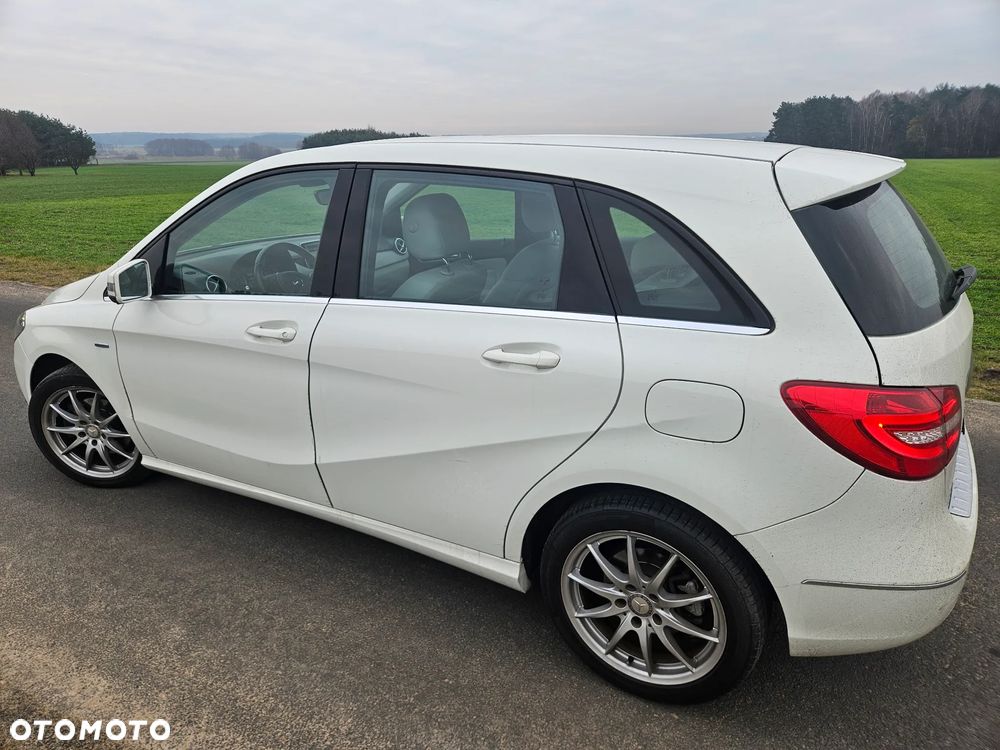 Mercedes-Benz Klasa B 180 BlueEFFICIENCY Edition Style - 11