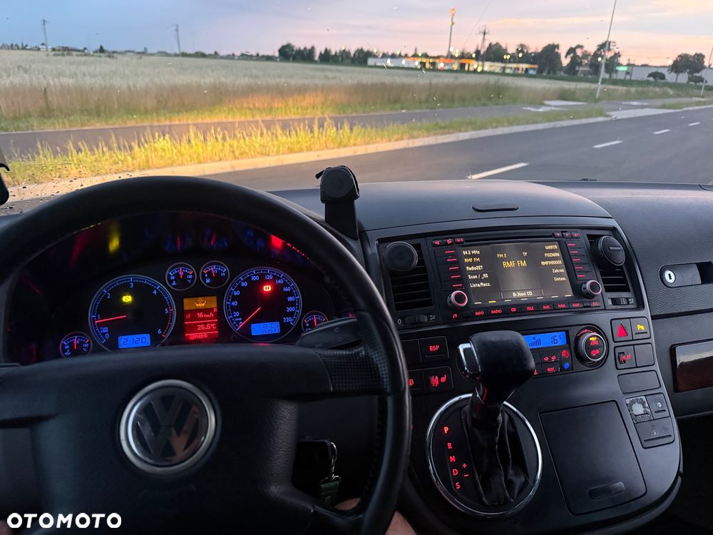 Volkswagen Multivan - 10