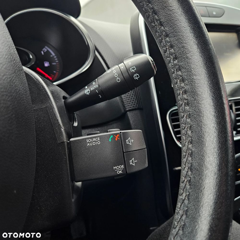 Renault Clio 1.2 16V 75 LIMITED - 19