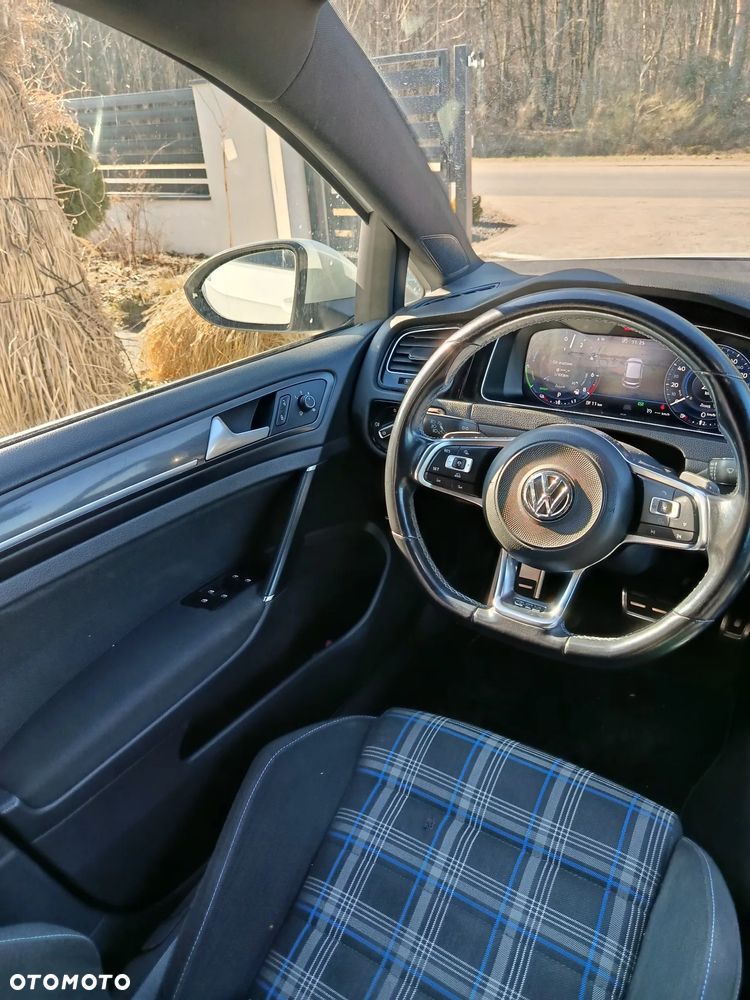 Volkswagen Golf - 17