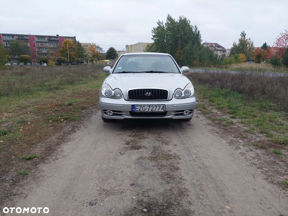 Hyundai Sonata - 2