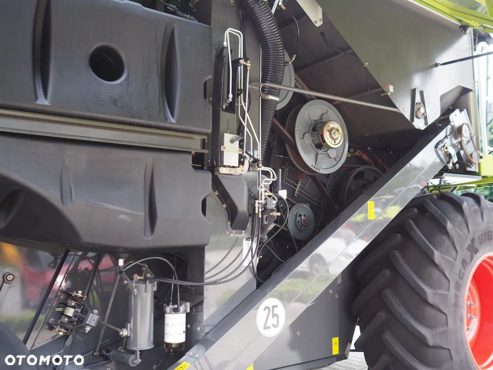 Claas Lexion 750 + V750 - 11