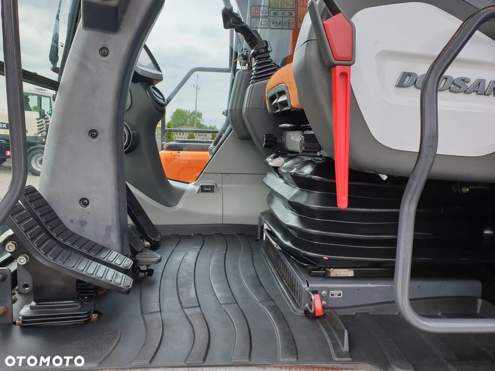 Doosan DX 170W ROTOTILT SPROWADZONY PIĘKNY STAN - 14