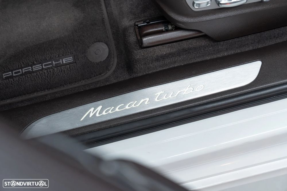 Porsche Macan Turbo PDK - 25