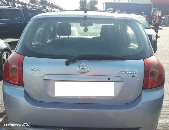 Toyota Corolla E12 2.0 D4D de 2006 disponível para peças - 3