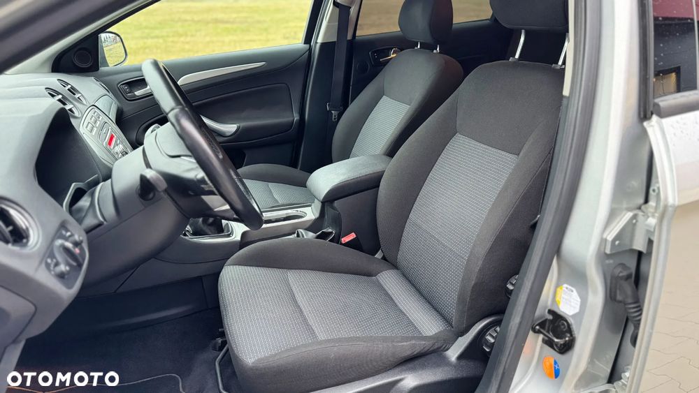 Ford Mondeo 2.0 Ambiente - 21