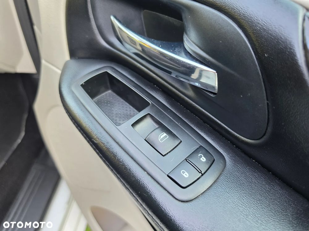 Dodge Grand Caravan - 28