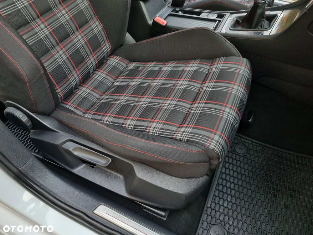 Volkswagen Golf VII 2.0 TSI BMT GTI - 38