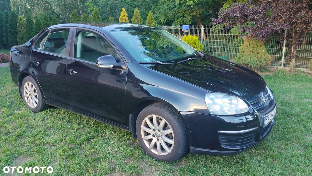 Volkswagen Jetta 1.6 Trendline - 1