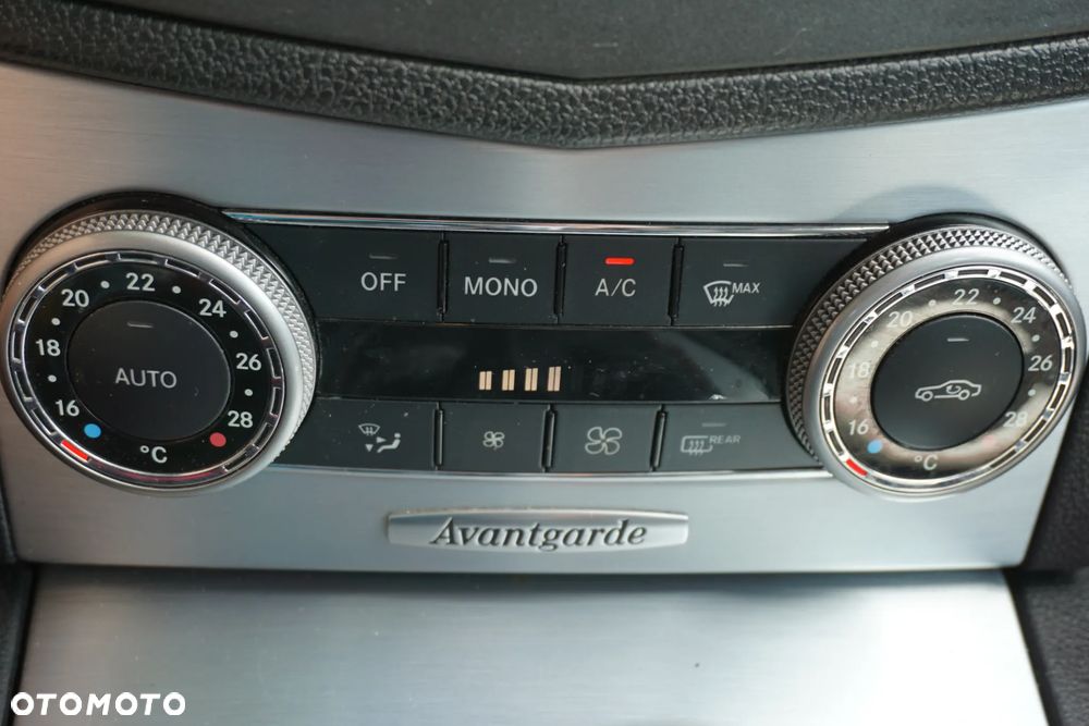 Mercedes-Benz Klasa C 200 CDI DPF (BlueEFFICIENCY) Avantgarde - 16