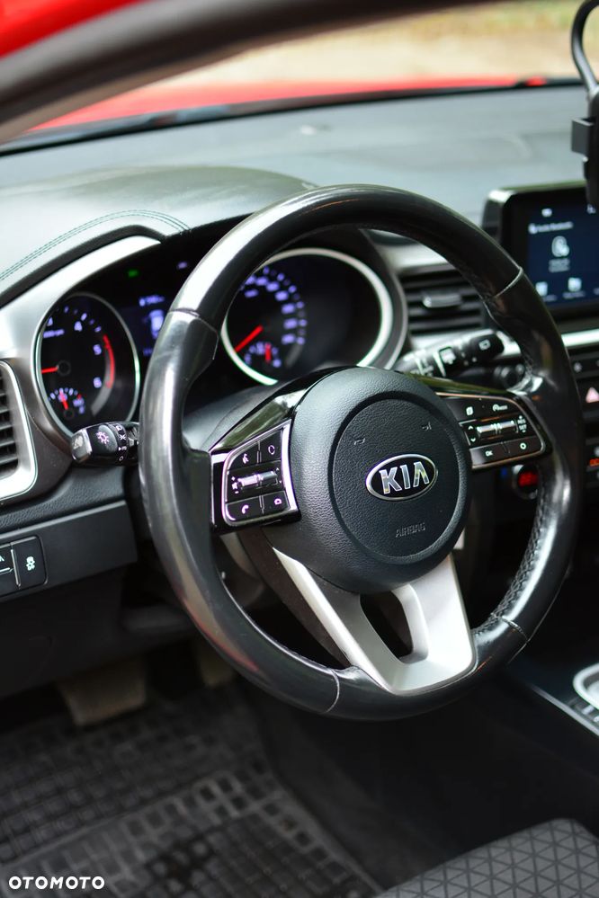 Kia Ceed - 12